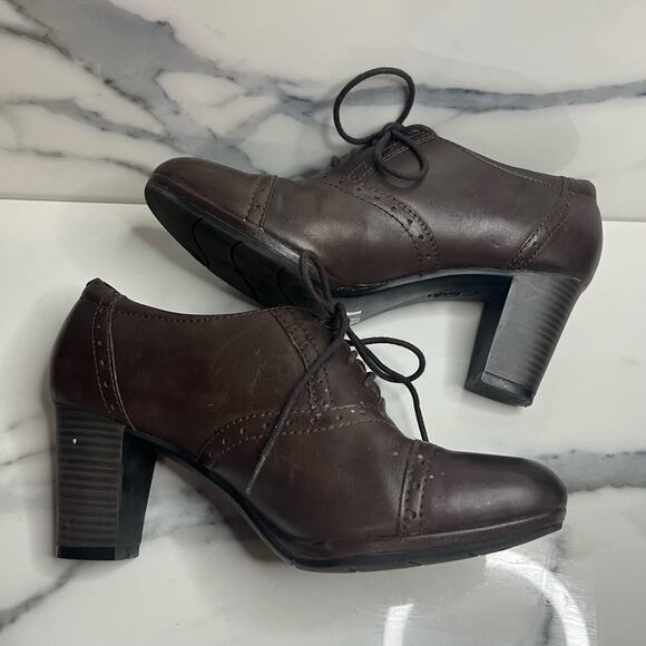 Clarks Women's Brown Leather Academia Witchcore Oxford Lace Up Booties Sz 8 - Picture 6 of 7